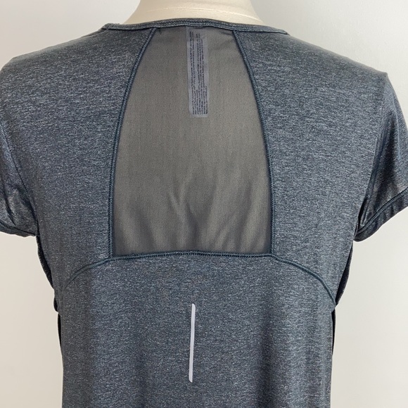 NEW Gray Activewear Side Slit Short Sleeve Top - Picture 5 of 10